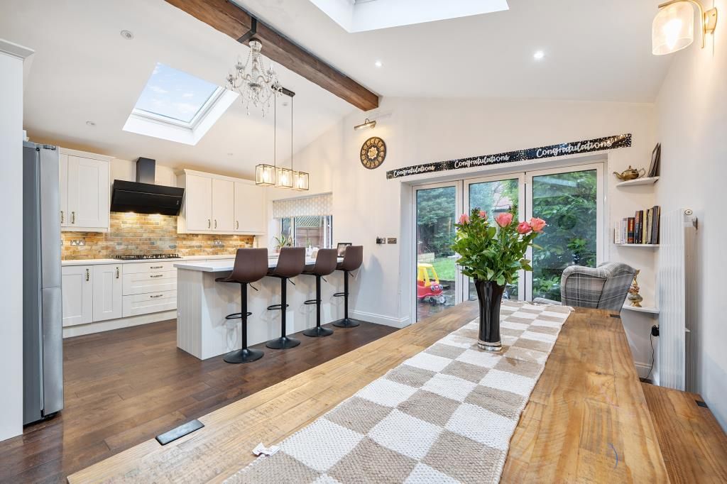 Property photo 2 of 19 Kitchen