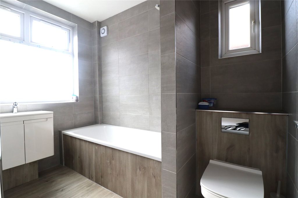 Property photo 3 of 6 Picture No. 11