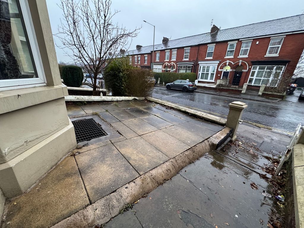 Property photo 2 of 26