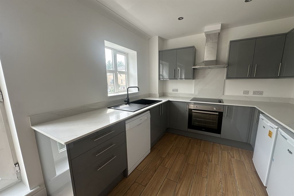 Property photo 1 of 16 (Main)