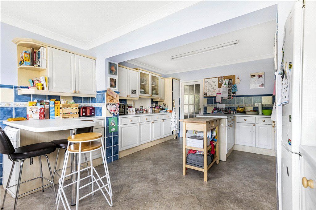 Property photo 3 of 19 Kitchen