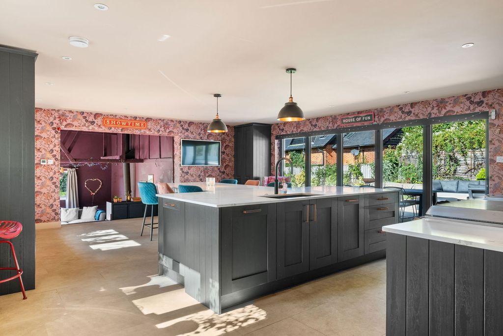 Property photo 2 of 22