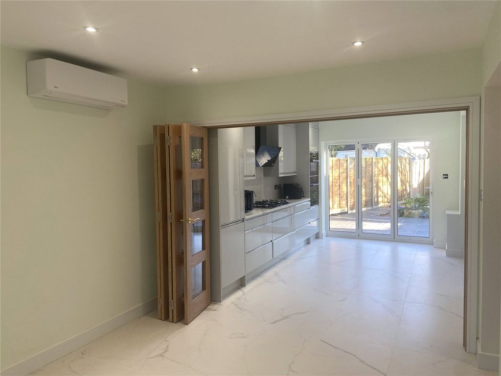 Property photo 3 of 20 Picture No. 14