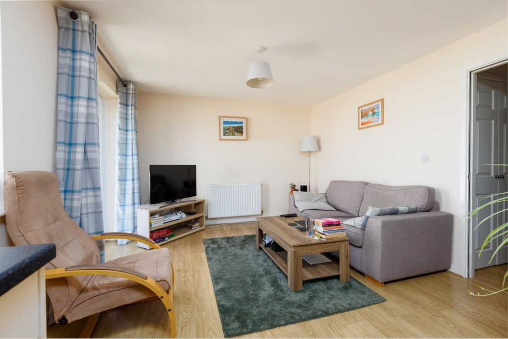 Property photo 3 of 12 5 Sturmy Cl-4.Jpg