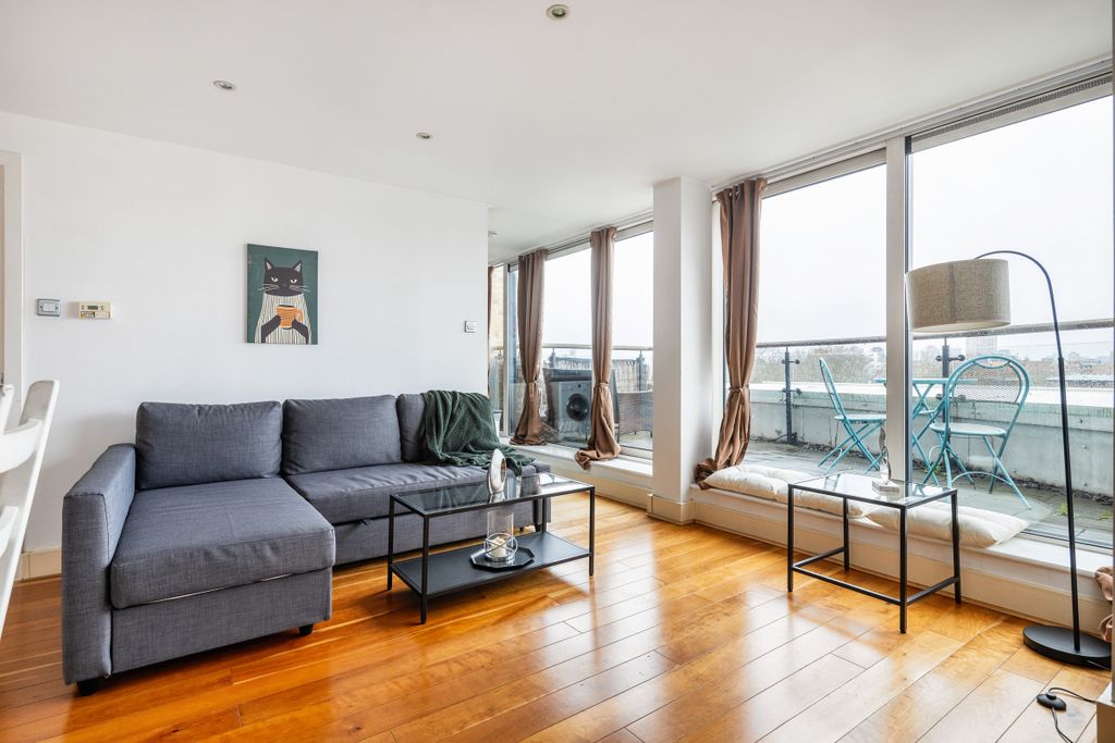 Property photo 3 of 12