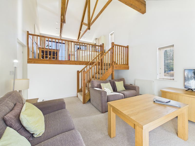 Property photo 2 of 17 Lounge