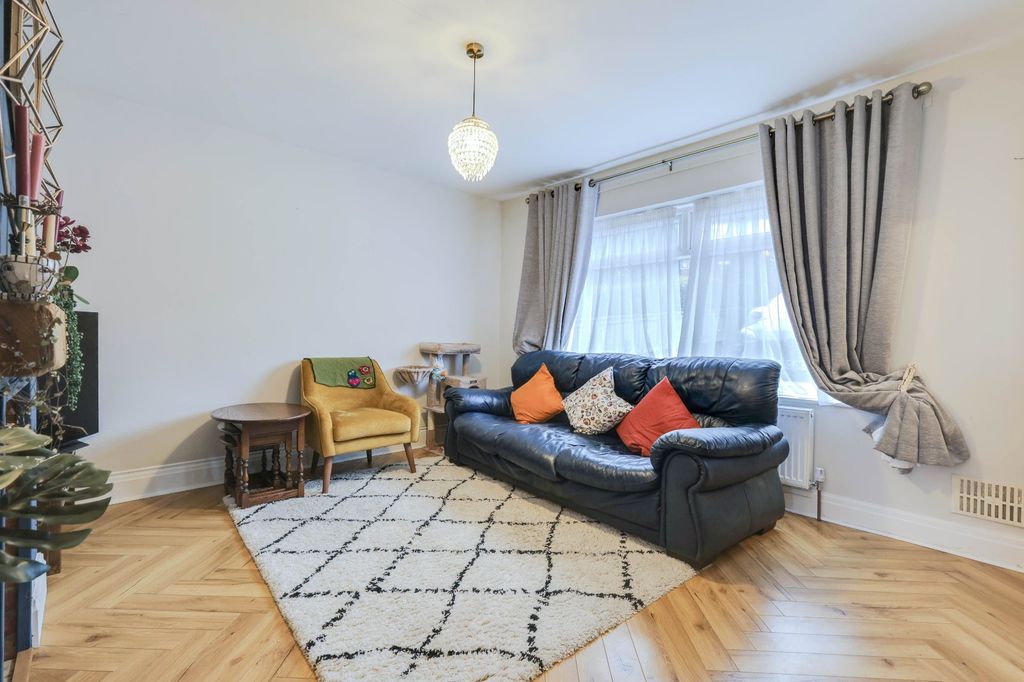 Property photo 3 of 13 Picture No. 02