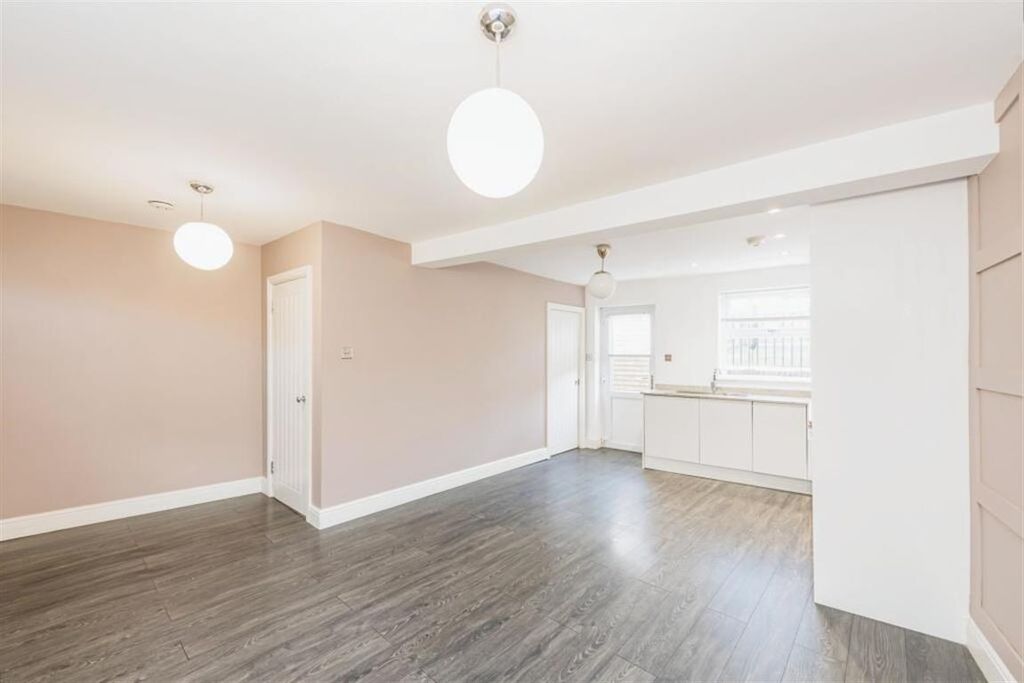 Property photo 2 of 18 Image