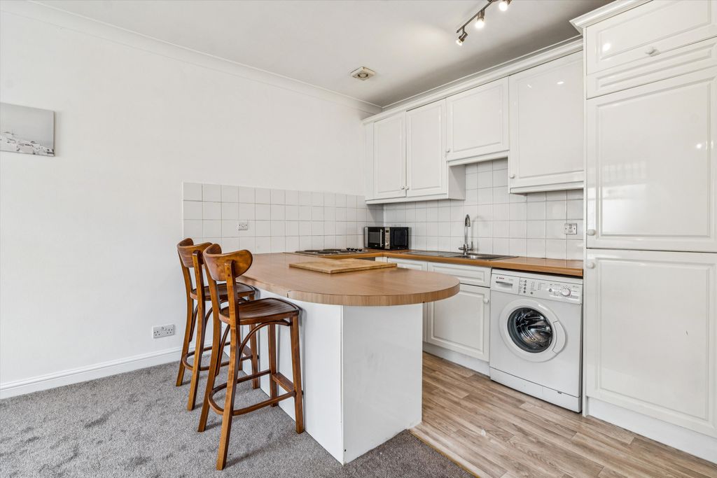 Property photo 2 of 17 Image