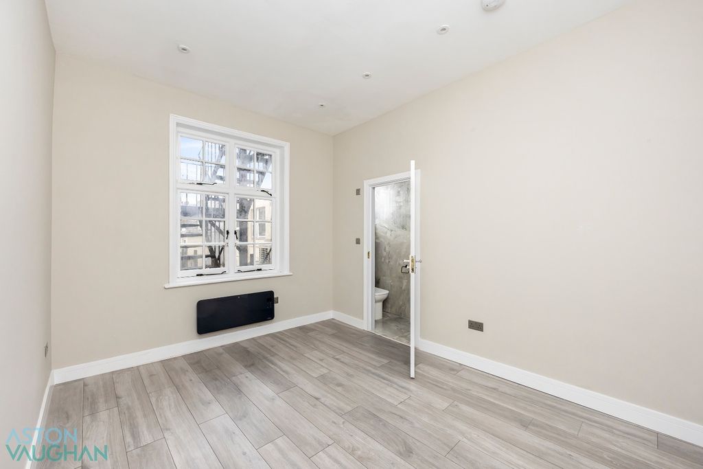 Property photo 3 of 11 4600803