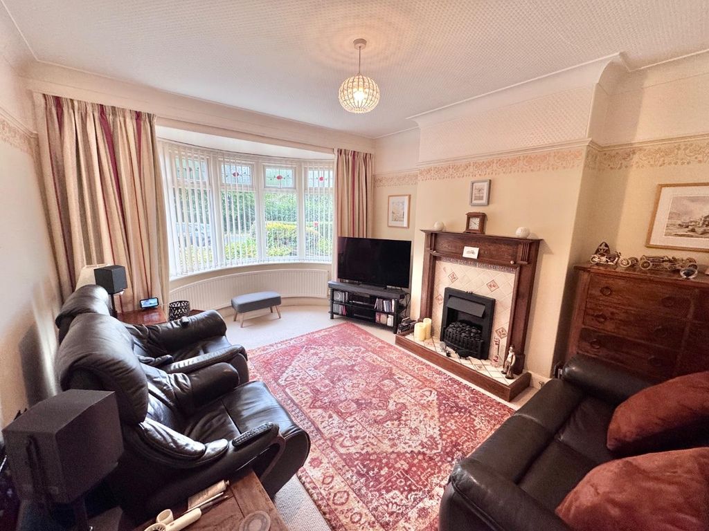 Property photo 2 of 13 Lounge