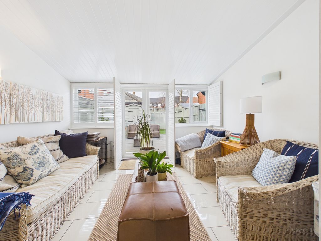 Property photo 3 of 17 Cam02119G0-Pr0535-Still008