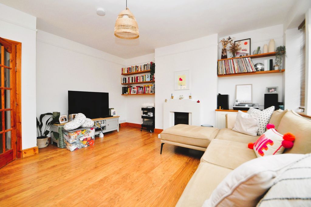 Property photo 2 of 8 Photo 7