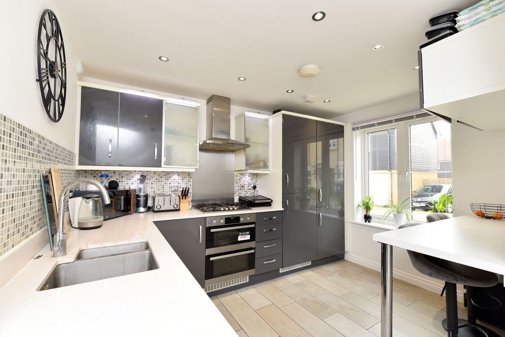 Property photo 2 of 22