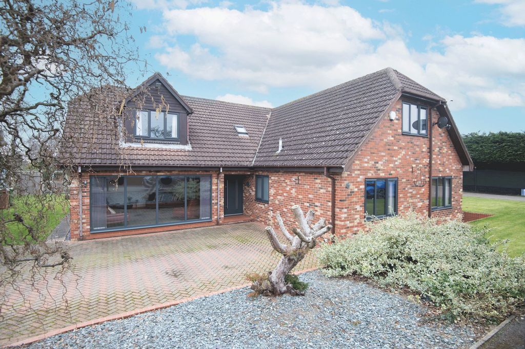 Property photo 1 of 32