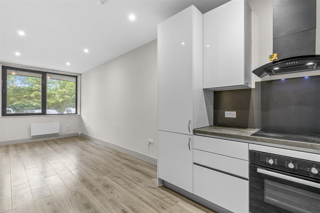 Property photo 3 of 6 Kitchen