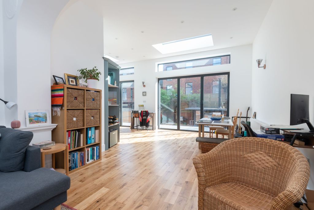 Property photo 2 of 28