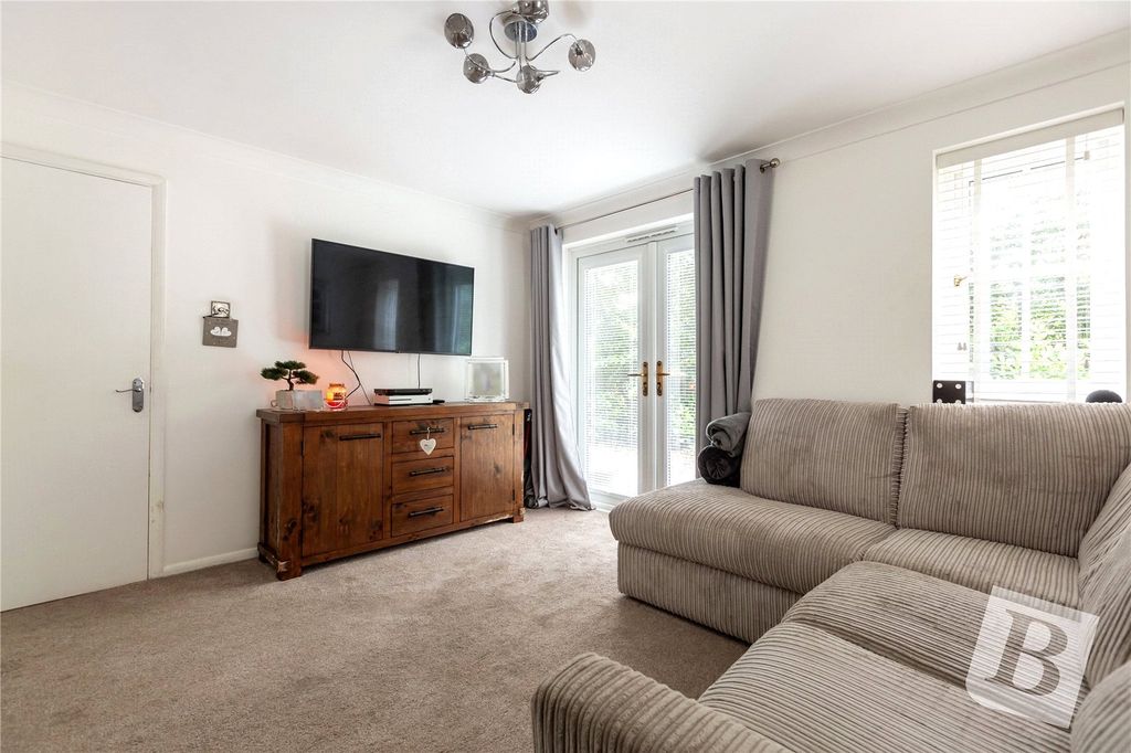 Property photo 3 of 12 Lounge