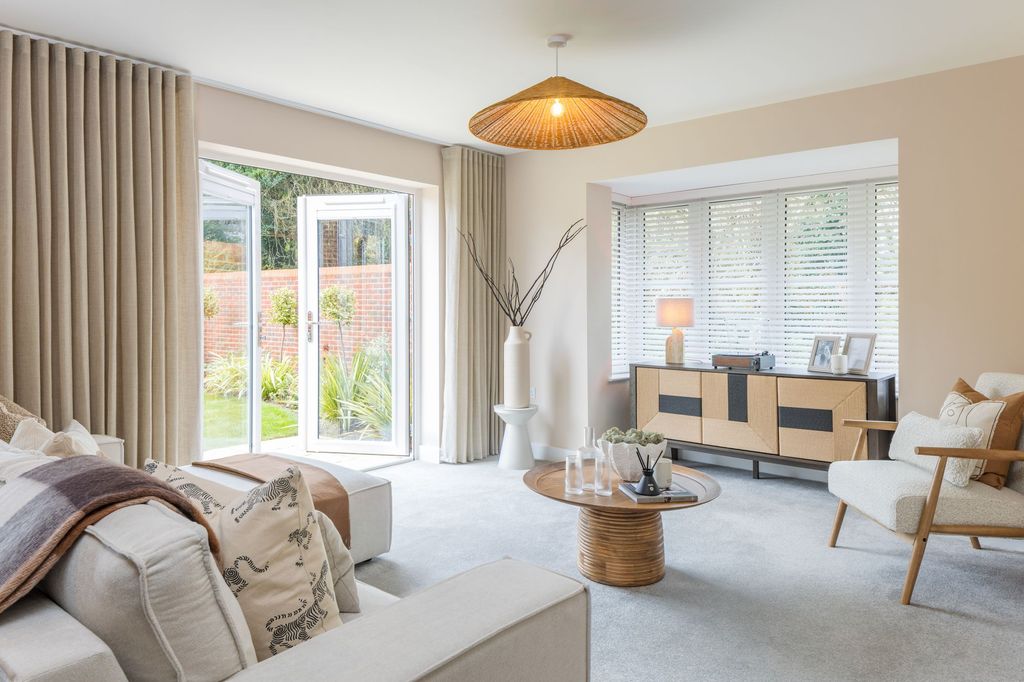 Property photo 3 of 14 Show Home