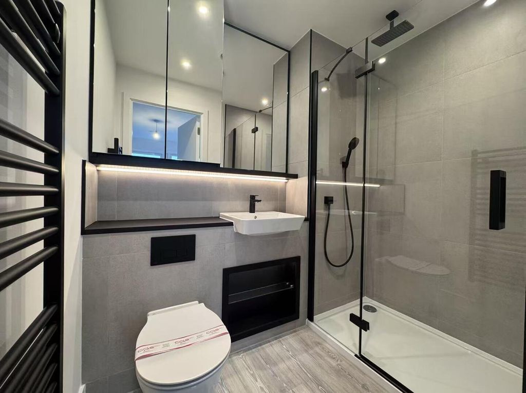 Property photo 2 of 6 Bathroom