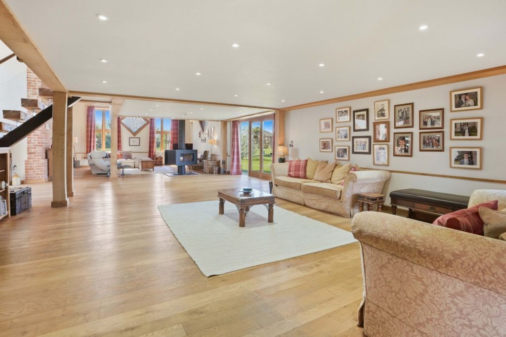 Property photo 2 of 48