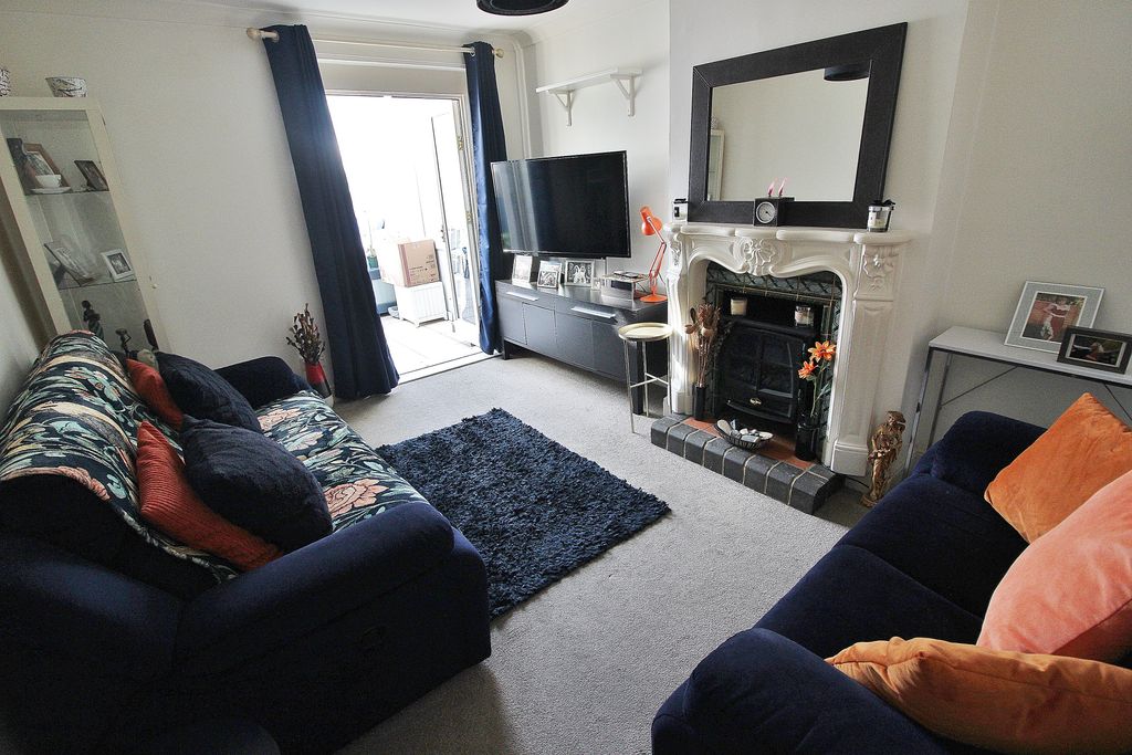 Property photo 3 of 12
