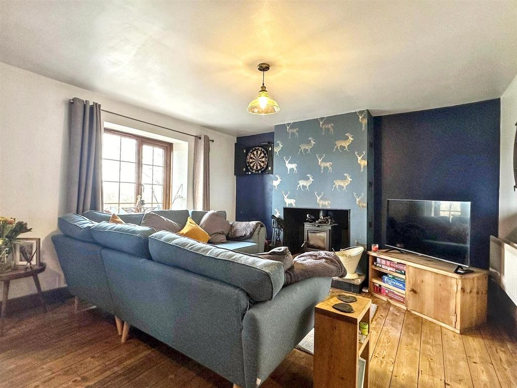 Property photo 3 of 30 Lounge