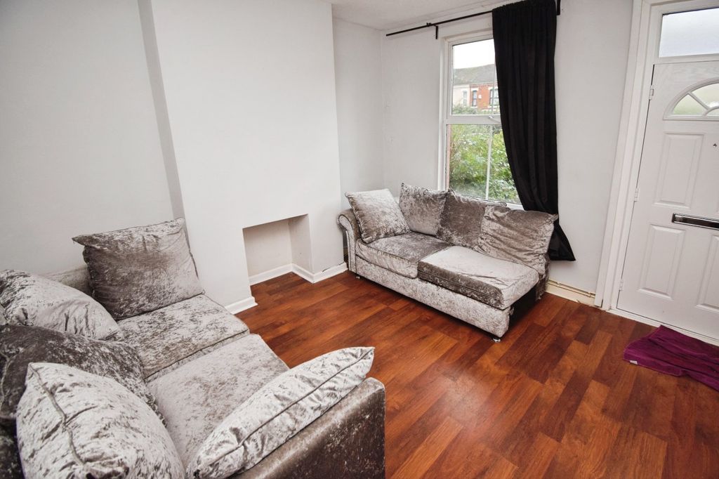 Property photo 2 of 18 Living Room