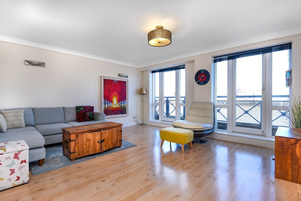 Property photo 1 of 10 Lounge