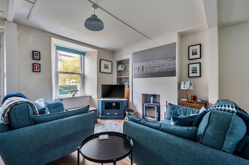 Property photo 2 of 13