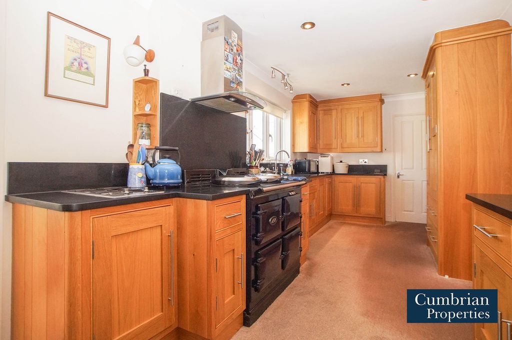 Property photo 3 of 26 Dining Kitchen