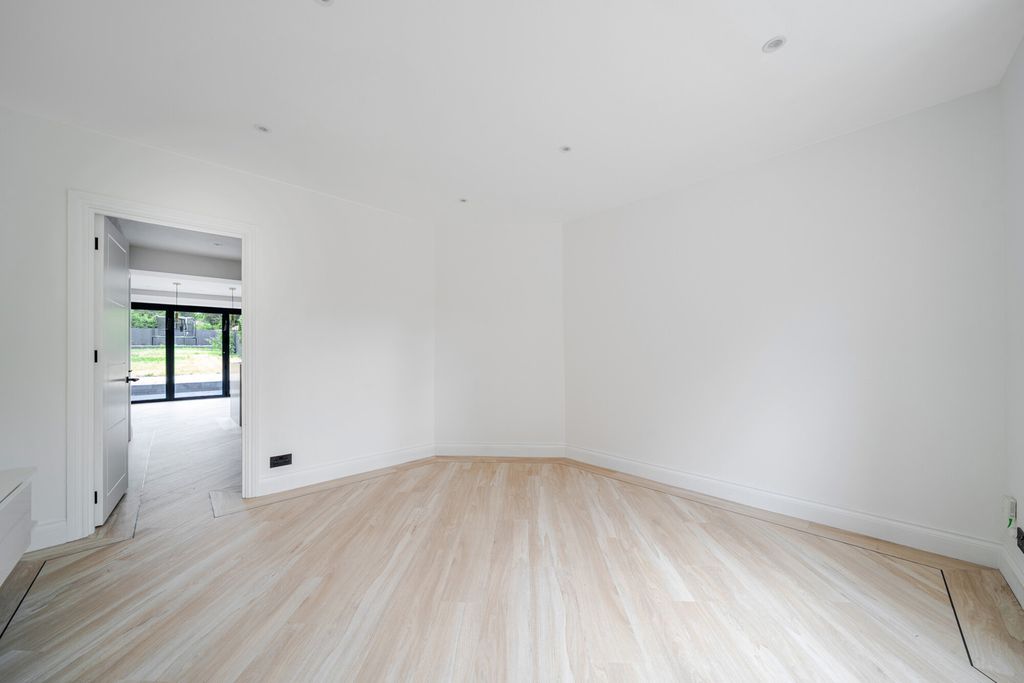 Property photo 3 of 21 1326252-15-6874cc...