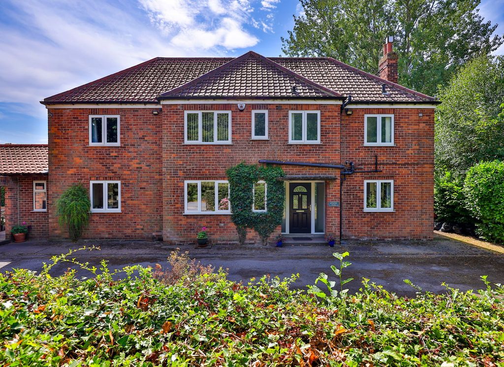 Property photo 1 of 32