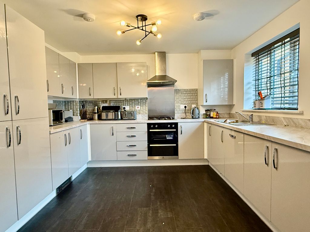 Property photo 3 of 19 Kitche/Diner