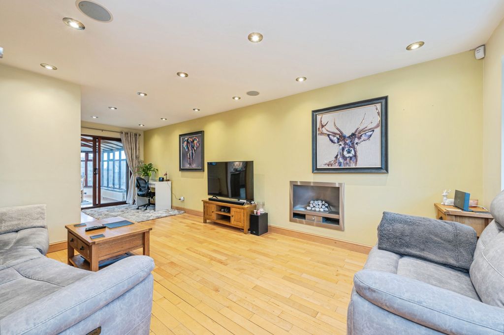 Property photo 3 of 18