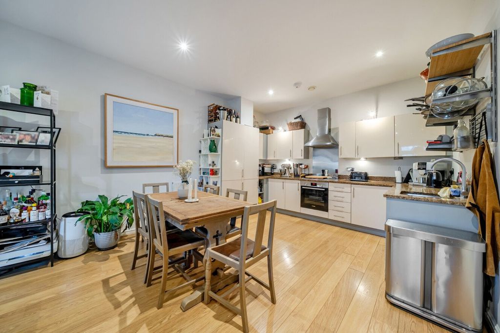 Property photo 2 of 22 Picture No. 17