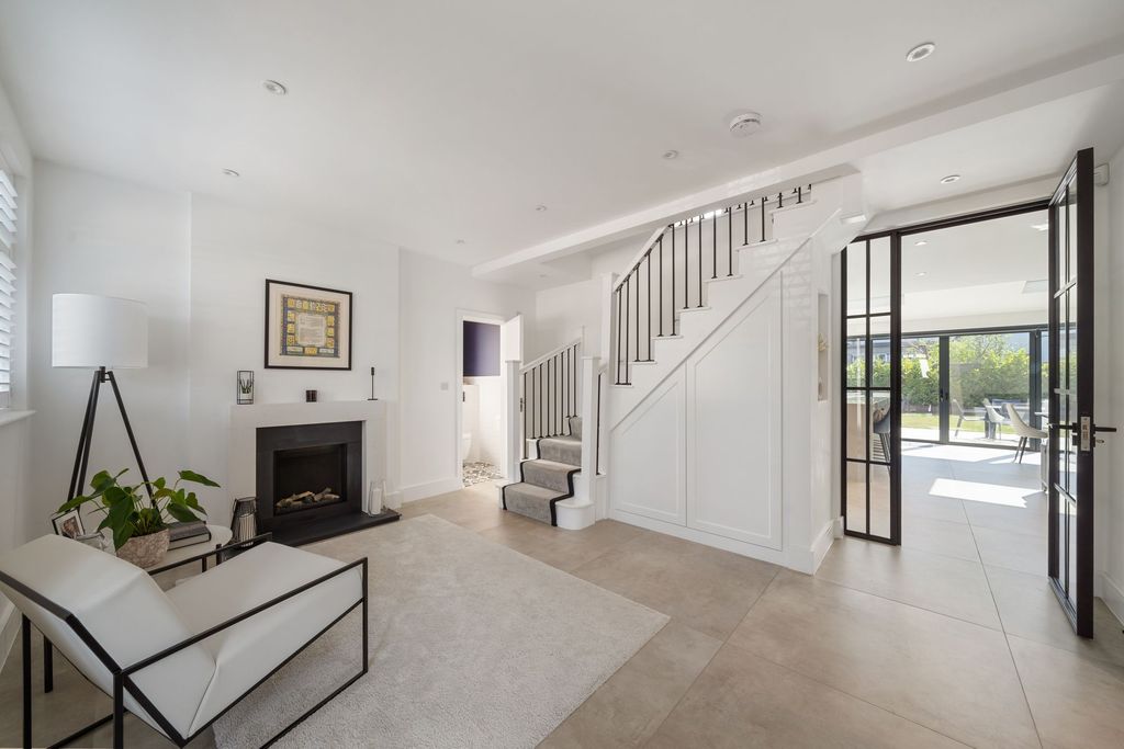 Property photo 2 of 22