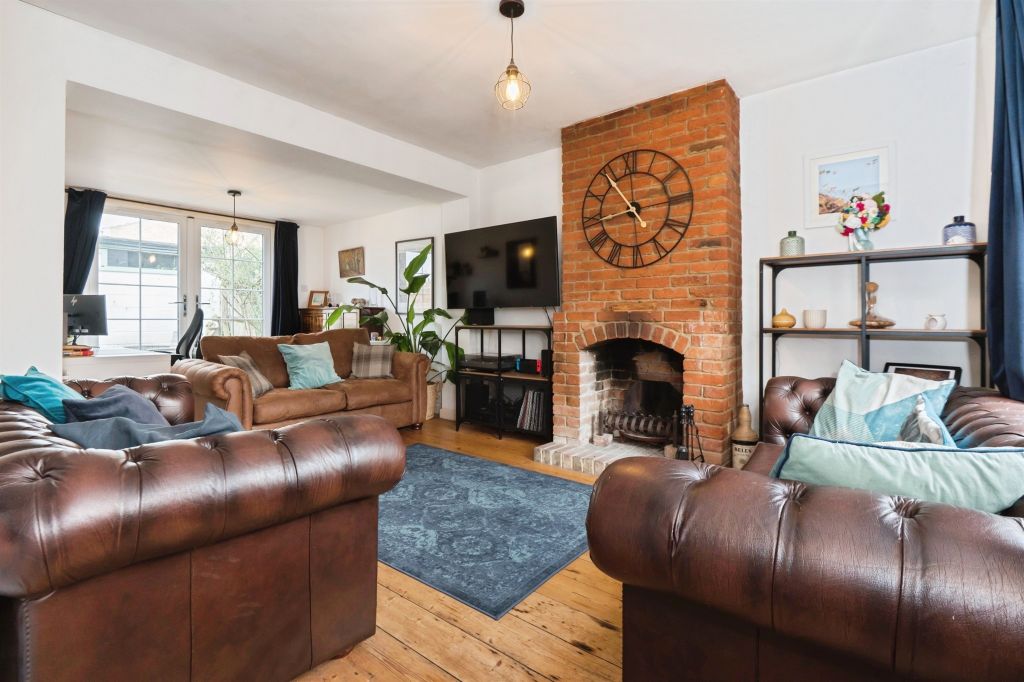 Property photo 2 of 20