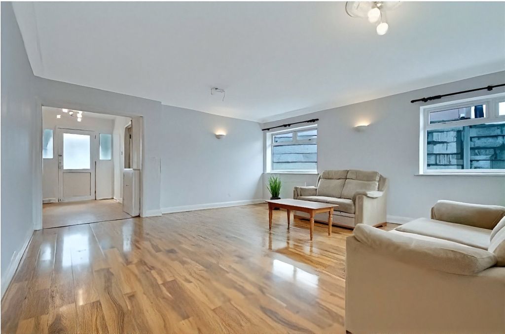 Property photo 3 of 16 Picture No. 29
