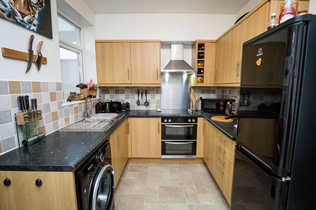 Property photo 2 of 15 Kitchen