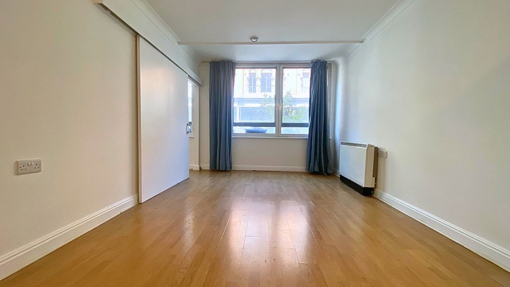 Property photo 1 of 9 7F430531-Ac25-45Dd-Afc8-96ce76Cdf461