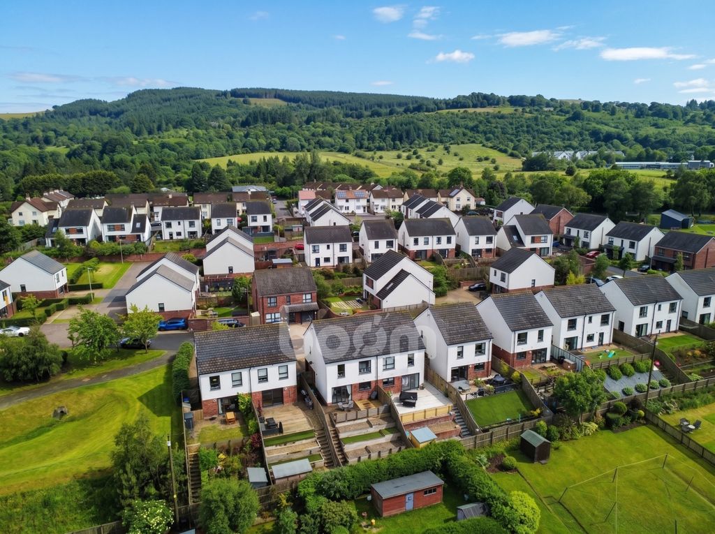 Property photo 2 of 28 Midton Circle, Howwood Aerial