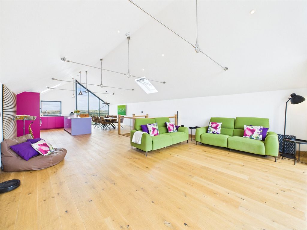 Property photo 2 of 19 Picture No. 23