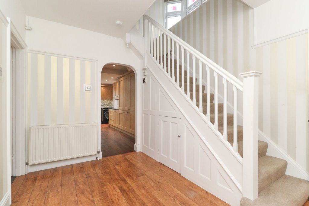 Property photo 2 of 14 Picture 2