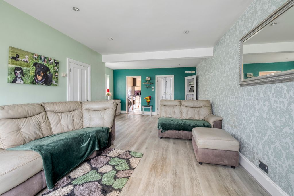 Property photo 2 of 18 Picture No. 09