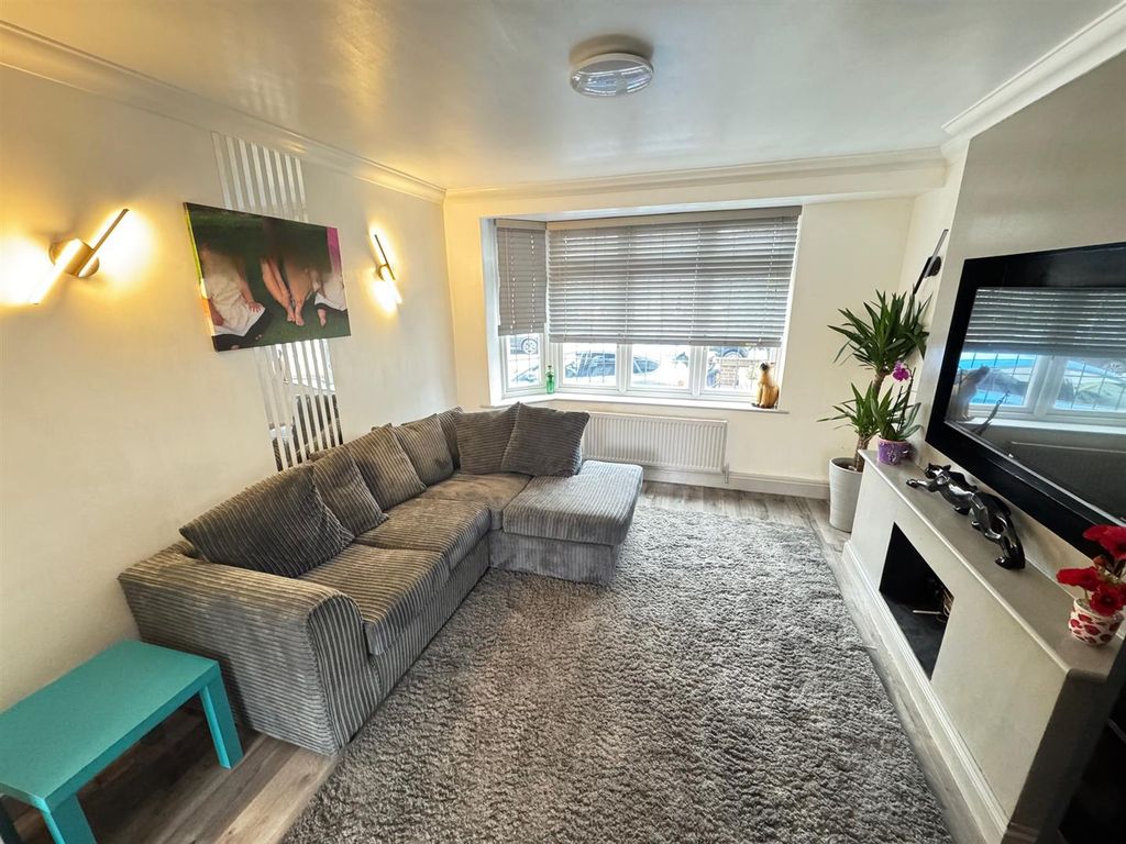 Property photo 3 of 24