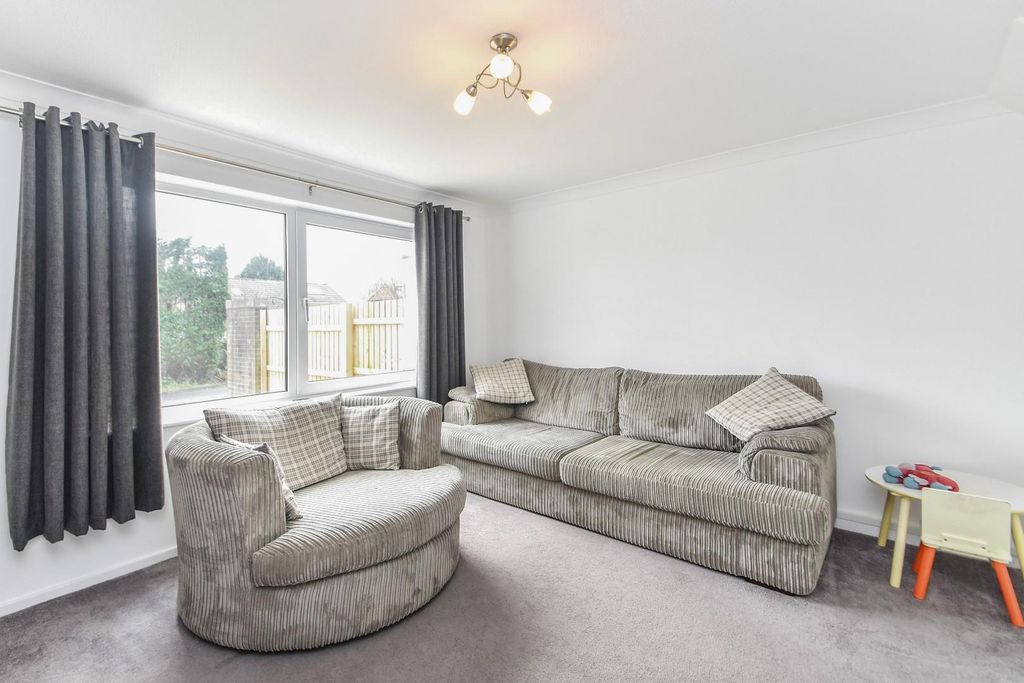 Property photo 3 of 15 178Fairwaysavenue-3.Jpg