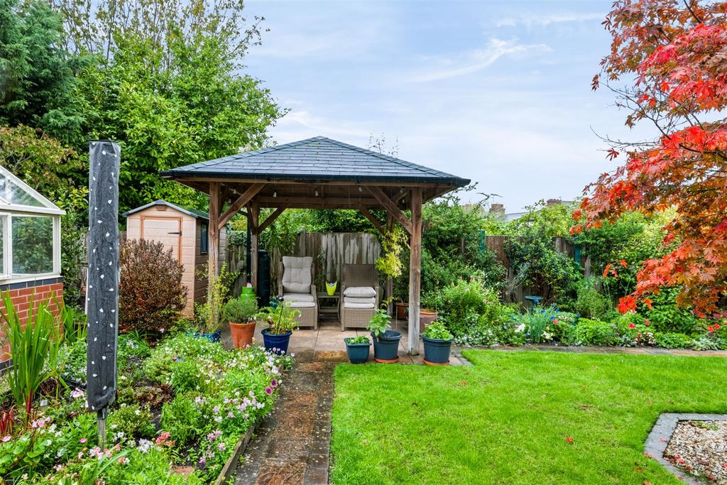 Property photo 2 of 25