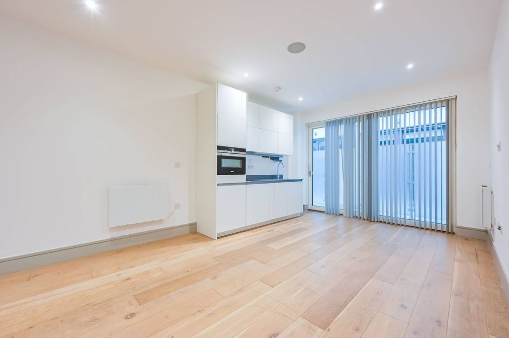 Property photo 2 of 9
