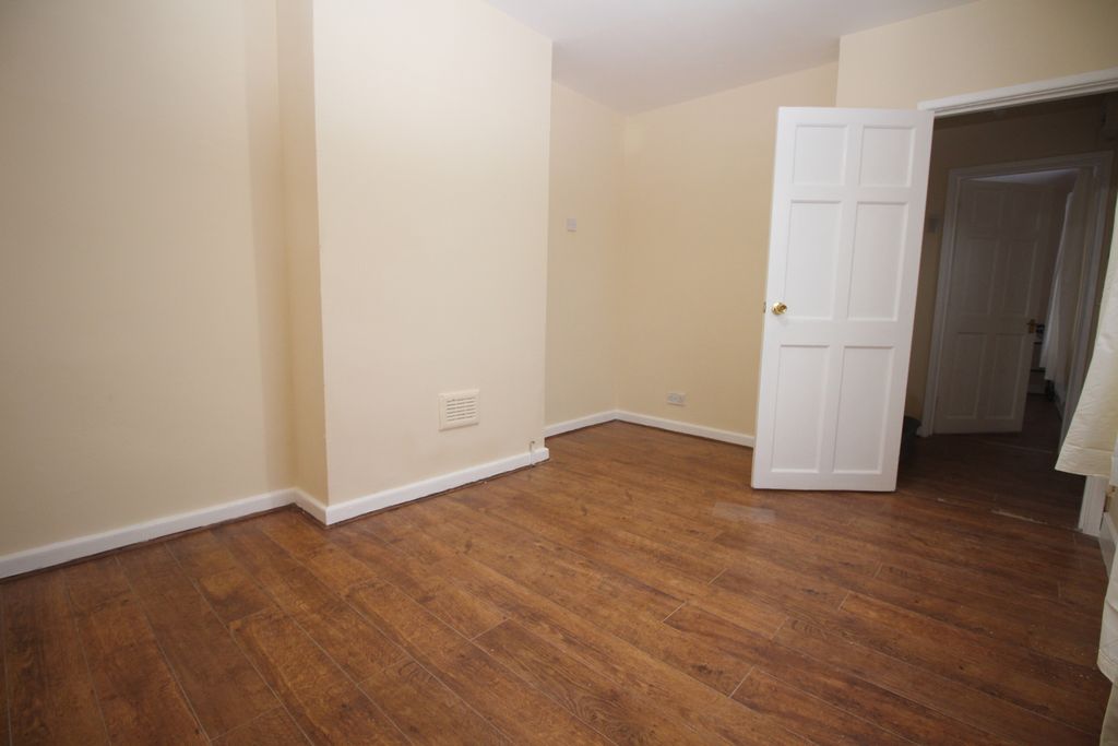 Property photo 3 of 8 Photo 5